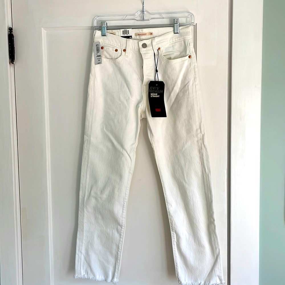 NWT Levi’s Premium Wedgie Straight in White, Size 26